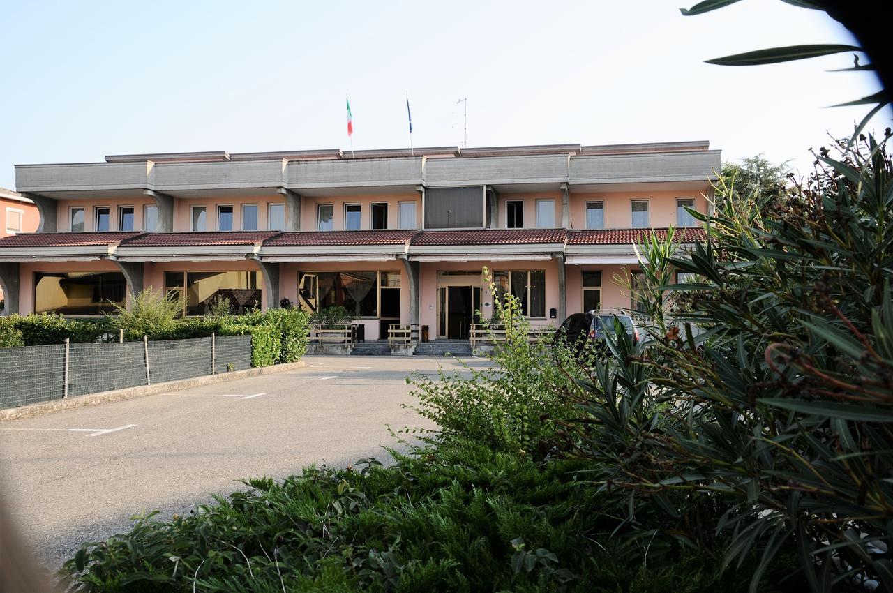 Hotel Route 9 Cadeo Ngoại thất bức ảnh