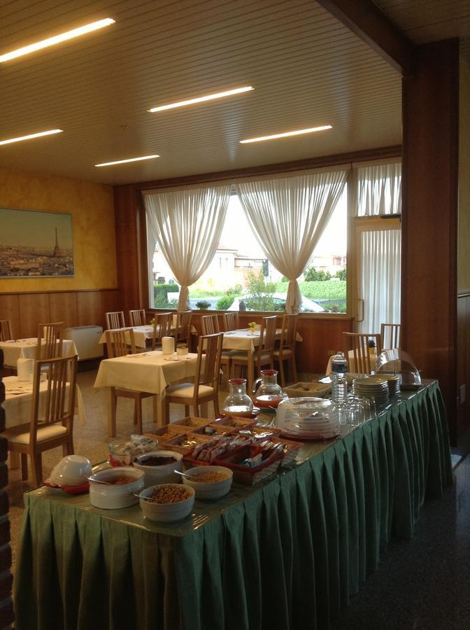Hotel Route 9 Cadeo Ngoại thất bức ảnh