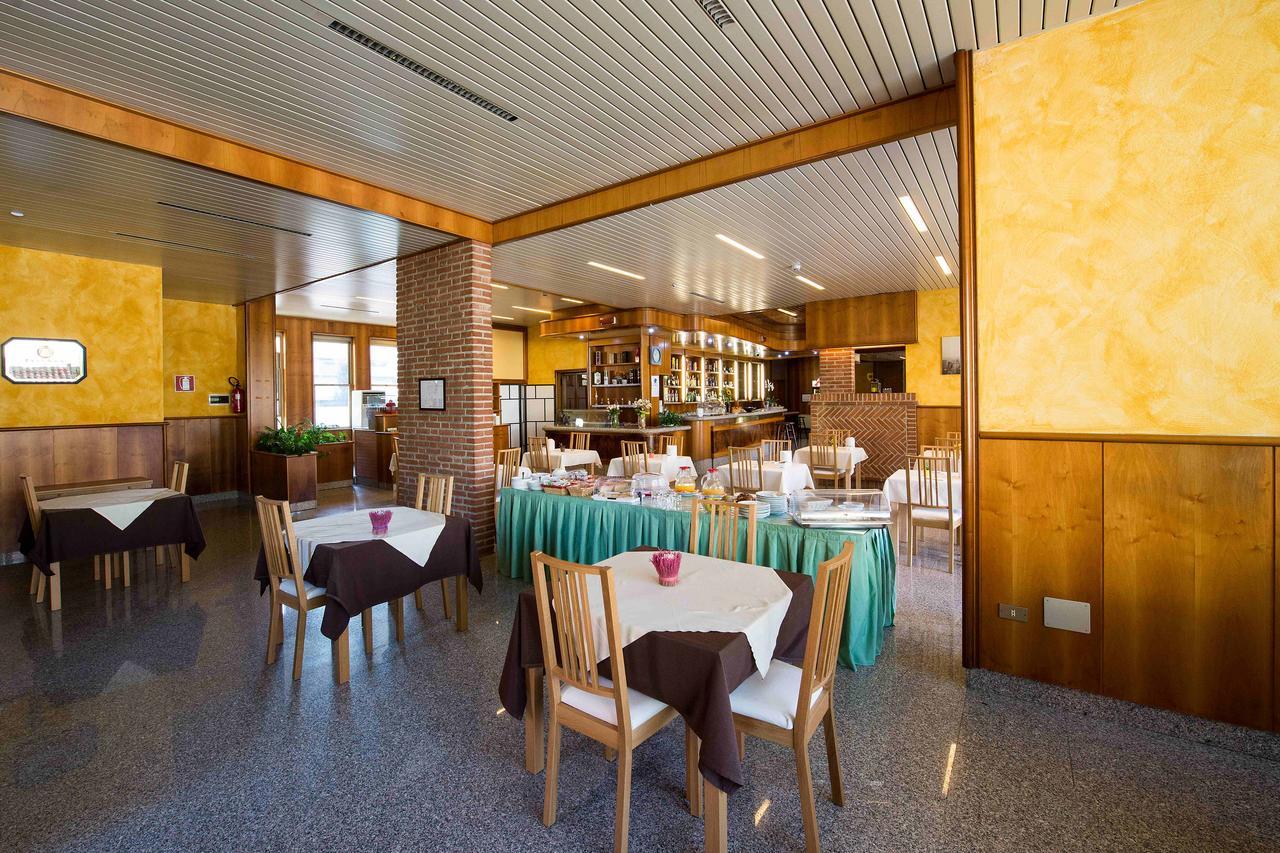 Hotel Route 9 Cadeo Ngoại thất bức ảnh