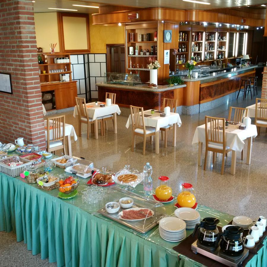 Hotel Route 9 Cadeo Ngoại thất bức ảnh
