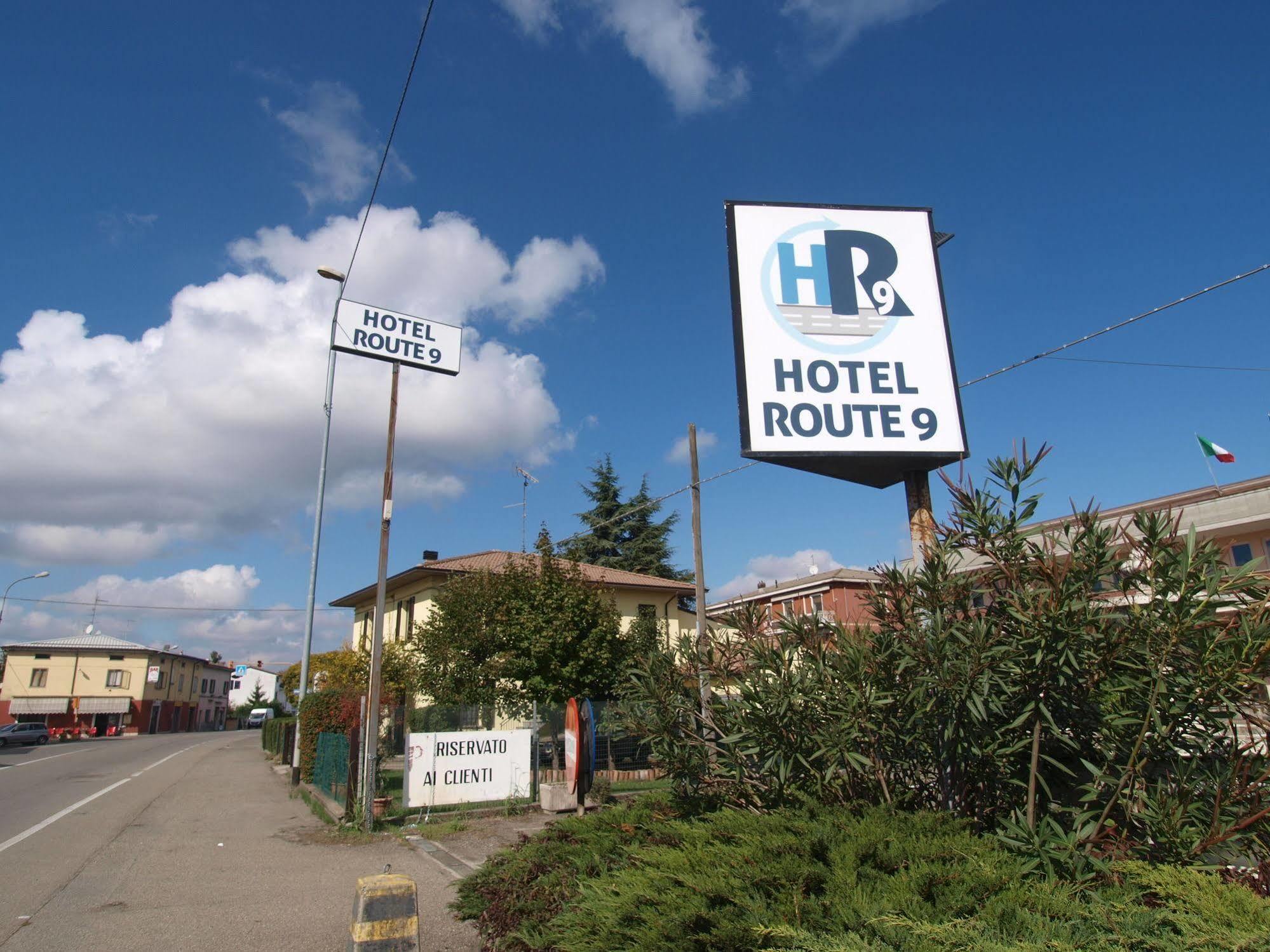 Hotel Route 9 Cadeo Ngoại thất bức ảnh