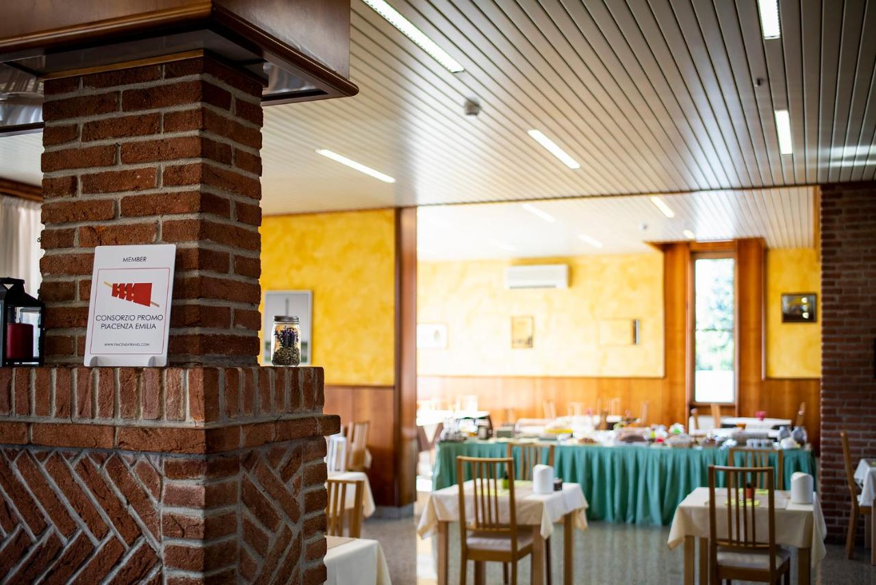 Hotel Route 9 Cadeo Ngoại thất bức ảnh